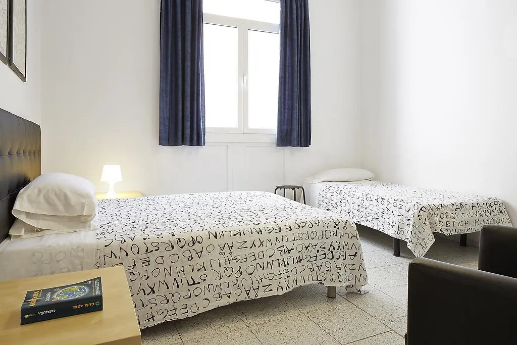 Hostal River Barcellona 2*,